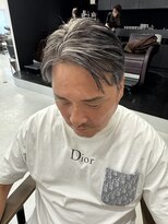 バース 梅田中崎町店(BIRTH)&nbsp;シルバーメッシュブリーチダブルカラーセンターパート