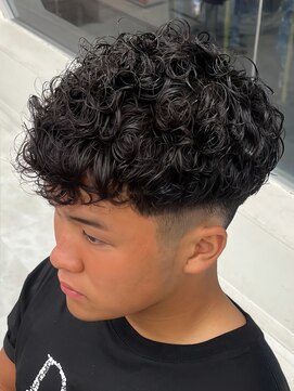 ジーニー 新百合ヶ丘(Genie) フェザーパーマサーフカール刈り上げセンターパート