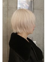 オーオシカシカスペース(OOO YY Space)&nbsp;クセが出てもきまるホワイトのレイヤーボブ