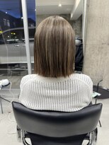 グリ(GRIS)&nbsp;【金沢　髪質改善】白髪ぼかしデザインハイライトカラー