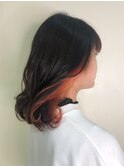 オレンジインナーカラー×ダークグレー ミディアムヘア
