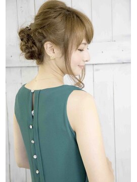 グランアージュ 池袋東口店(grandage) ゆるふわアレンジお団子シニヨンアレンジ 二次会 結婚式 池袋c1