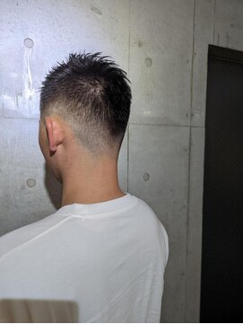 バーバーバー 八広(BARBER-BAR) 2ブロック　刈り上げマッシュ　フェードスタイル　サイドパート