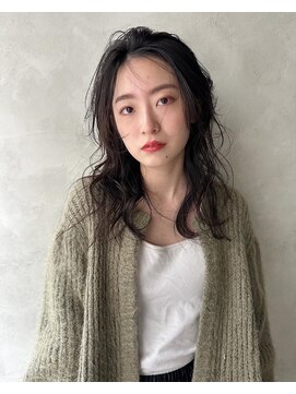 ニーィ バイ カータ(Niii by CARTA) 黒髪パーマヘア