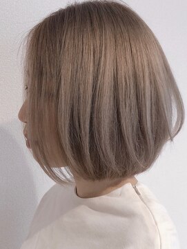 メロウ 神戸三宮(mellow) ショートボブ / グレージュ