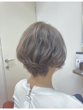 ウィズ(Hair Cut Wiz) シナモンベージュ☆カーリーショート　高橋