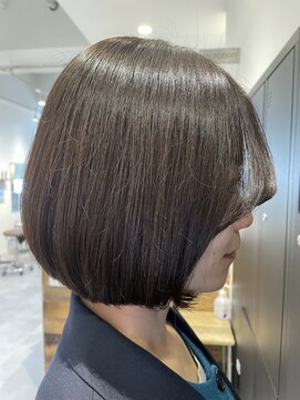 カルゥグラッシー(KALOU glassi) ［似合わせカット］ナチュラルボブ × アッシュカラー