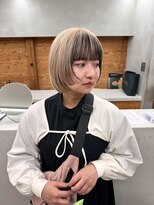 トゥコ(tuco)&nbsp;ダブルカラー　ブリーチ　インナーカラー　ボブ　ベージュ