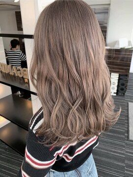 ミア(mia) グレージュ切りっぱなしボブ前髪ありミニボブミルクティベージュ