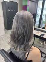 パヌポン(PANUPON)&nbsp;シルバーハイライトケアブリーチダブルカラーバレイヤージュ