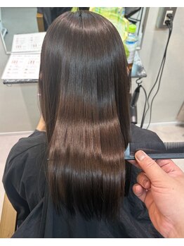 クロ(Chro)の写真/『パサつく』『ツヤがない』そういったお悩みの老け見えヘアーはchroの髪質改善×グレイカラーで解決◎