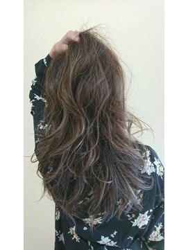 エスアッシュ ヘア(S-Ash Hair) クールアッシュにハイライトON