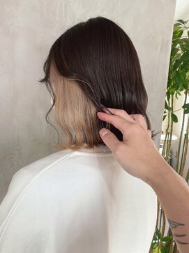 サクラ オモテサンドウ(SAKURA) インナーカラーボブ　イヤリングカラーホワイトブロンド