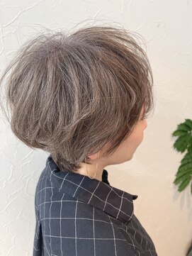 ヘアー ヴィノベーション(Hair Vinovation) 白髪ぼかしグレージュx丸みショート 脱白髪染め 白髪活かし