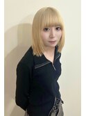ハイトーンホワイトブロンド×顔まわりレイヤー小顔ボブ