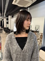 ピア ヤクイン(Pia Yakuin)&nbsp;ミディアムくびれレイヤー/グレージュカラー