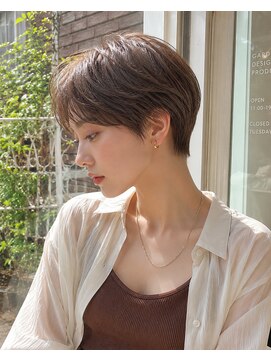 バグズ(Baguz) 大人美人耳掛け丸みハンサムショート小顔レイヤー