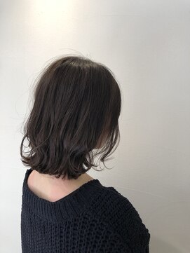 カタチ バイ アンジュ(katachi by Ange) 【katachi　by ange】アッシュブラウン 外ハネミディ