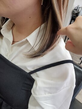 アムロードヘア(Amouroad hair) プルエクステでハイライトカラー