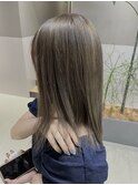 グレーベージュ