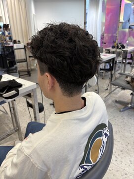 ユーフォリア 渋谷グランデ(Euphoria SHIBUYA GRANDE) 宮城リョータ風パーマ  メンズパーマSyuri