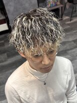 スウェルホワイト(SWELL WHITE)&nbsp;ツイストスパイラルパーマホワイトメッシュ福岡メンズパーマ