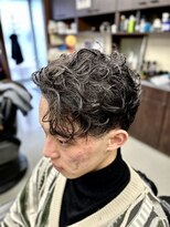 理容 赤沼&nbsp;パーマ風かき上げツーブロックスタイル