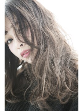 ミエル ヘア 新宿(miel hair) 抜け感プラチナグレージュ