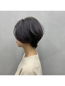 エヌ(N) 丸みショート×ブルーシルバー