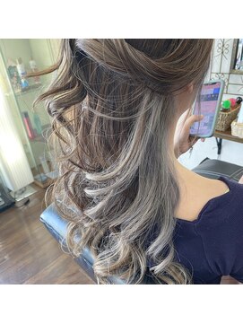 リズ オブ ヘアー(Lis of hair) インナーカラー☆ホワイトグレー