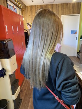 ピンクベルベット(PINKVELVET) やわらかベージュ◎ブリーチ2回以上