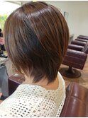 ややウルフ調のレイヤースタイル。
