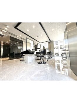 普遍的で優美な非日常の上質な空間。日々の疲れを忘れられる、洗練された「おもてなし」を体感下さい―。