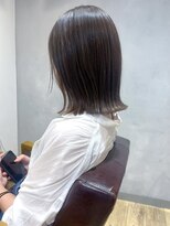 エミス バイ メルト 吉祥寺(emis by melt)&nbsp;【吉田江梨】外はね暗めカラーヘーゼルグレージュ切りっぱなし