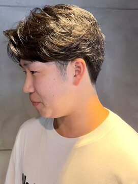 ディスイズバーバー(THIS IS BARBER) 毛流れパーマ 刈り上げ ツーブロック 黒髪ショート 20代【札幌】