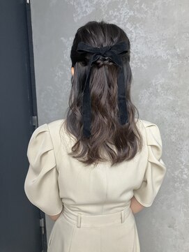コトナ(kotona) 【リボンハーフアップヘアアレンジ】カチモリリボンヘアシニヨン