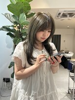 ホミ(FOMI) 透明感オリーブカラー×レイヤーカット