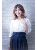 小顔&フェアリーグレージュの大人かわいい切りっぱなしボブ