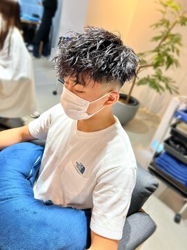 ディグニフ(DIGNIF) ツイストスパイラルパーマ×スキンフェード×マッシュ