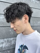 ヒュイル バイ ニアウ(Hwyl by Niau)&nbsp;メンズマッシュパーマ波巻スパイラルパーマニュアンスパーマ眉毛