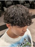 波巻きスパイラルパーマラウンドマッシュ刈り上げメンズ