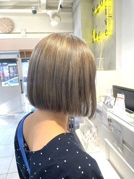 ネオリーブカフ 鶴ヶ峰店(Neolive caff) ミルクティーグレージュ　ハイトーン　ダブルカラー