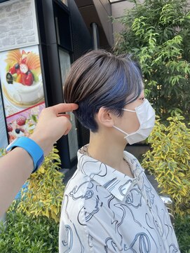 アイリー 名古屋(A/LEE) ハンサムショート／青インナーカラー／ショートヘア