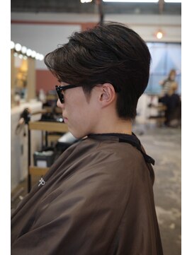 エディ(Edy) メンズセンターパートニュアンスパーマ刈り上げマッシュ