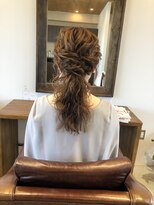 ヨンノディー(4-d) ヘアアレンジゆるポニー