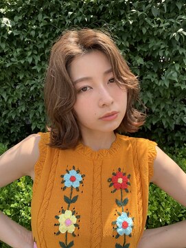 バズ(BUZZ) 頬骨くらいの前髪アレンジがかわいいボブ【さのあおい】