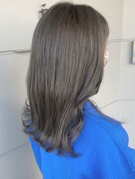 ヌーク(nuuk) グレイアッシュ/チャコールグレー/ヴェールカラー/ロブヘア