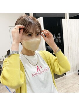 アトレ(attrait) *小顔シルエットショート シースルーバング 大阪 天王寺