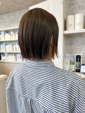 キャアリー(Caary) 福山市美容室Caary人気 切りっぱなしボブチラ見せインナーカラー