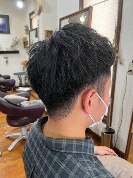 美容室 メザミー MESAMIES 爽やか刈り上げショート ビジネスカジュアル